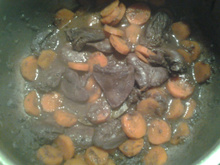 Cœurs de canard au vin rouge