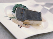 Le tronçon de turbot poêlé mousseline au parfum de clou de girofle et pamplemousse