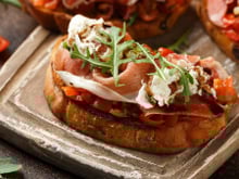 Bruchetta tomate, mozzarella et jambon cru