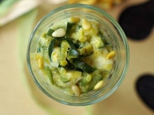 Caviar de courgettes au cumin, salers et pignons