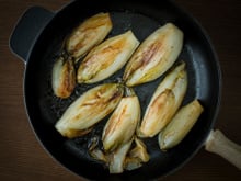 “C’est la saison des endives” : Laurent Mariotte vous dévoile sa recette favorite pour se régaler avec ce légume