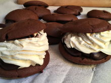 Whoopies au chocolat et à la chantilly