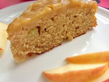 Le gâteau renversé aux pommes et au sirop d'érable