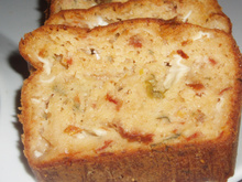 Cake au fromage de chèvre et tomates séchées