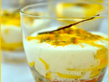 Verrine baba,  mangue épicée et mousseux fromage blanc