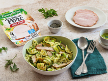 Salade de pâtes aux courgettes grillées, rôti et vinaigrette au persil et au citron