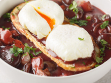 Encore meilleure qu’au bistrot : notre Chef Damien partage sa recette très facile des oeufs en meurette !