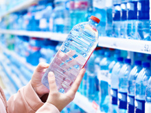 Ces marques de bouteilles d'eau à éviter pour votre santé