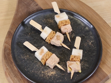 Mini-brochettes de foie gras au pain d'épices et poires