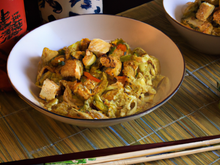 Nouilles chinoises au poulet traditionnelles