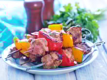 13 idées de brochettes pour profiter de l'été