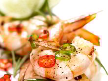 Gambas au barbecue avec leur marinade