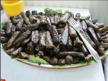 Feuille de vigne et sa garniture au riz sauce tomate épicée