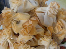 Aumonières chèvre et tomate, basilic