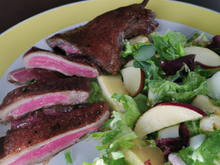 Magret de canard en salade de pomme