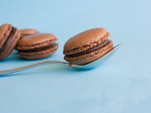 Macarons chocolat noir et blanc