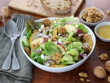 Salade de mesclun aux pommes, poires, fêta et Noix du Périgord AOP