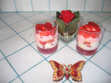 Tiramisu aux fraises blanc-rosé