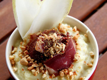 Purée d'endives à la poire et croustillant de cacahuètes