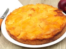 “Jamais dans le frigo le gâteau” : Cyril Lignac dévoile sa recette et ses astuces pour un moelleux aux pommes irrésistible !