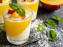 Repas de Noël : Mercotte partage sa recette de panna cotta à la mangue, un dessert tout en fraîcheur !