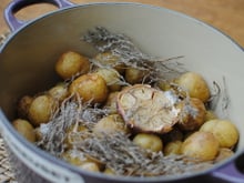 Cocotte de pommes de terre primeur de Noirmoutier au gros sel gris