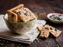 Crackers aux lentilles corail
