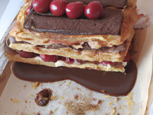 Mille feuille au chocolat et aux cerises