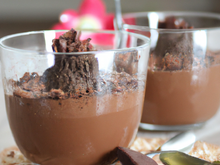 Mousse au chocolat noir et éclats de fèves de cacao