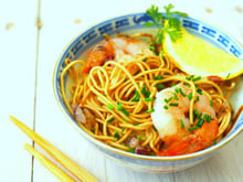 Bouillon asiatique de nouilles chinoises aux crevettes