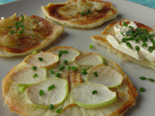 Galettes de pommes au fromage blanc et à la ciboulette