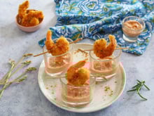 Crevettes croustillantes et sauce cocktail légère aux tomates séchées