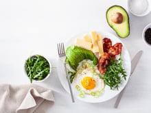 Quels sont les aliments autorisés et interdits pour un régime cétogène ?
