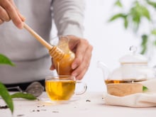 Mettre du miel dans votre thé ne sert à rien et voici pourquoi !