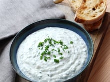 Faisselle crème fraîche et aromates