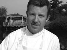 Agneau de Pauillac, pommes fondantes, croustillant d'épaule, pulpe d'herbes, sabayon à la Guinness