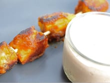 Brochettes de fruits panées et petits pots de chantilly au marron par Marion