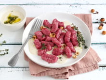 Gnocchis roses, pommes de terre et betterave