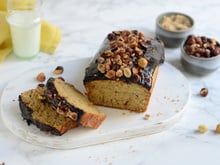 Cake aux noisettes et au chocolat noir