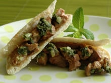 Kebab d'agneau, sauce à la menthe