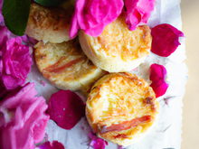 Cheesecakes à la rose et ses pétales croquantes