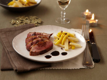 Magret de canard sauce poivre de sichuan et balsamique, céleri et pomme glacée