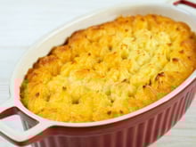 “On a tous ces ingrédients au frigo” : le chef Eloy Spinnler propose sa recette de gratin pour utiliser les restes des fêtes