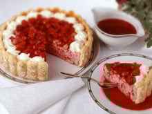 Charlotte aux fraises et à la mousse de fraises