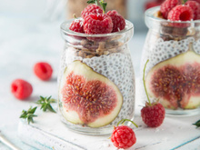Pudding de chia figues, framboises et granola