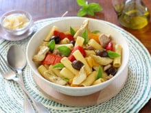 Salade de pâtes aux poivrons, artichauts et thon