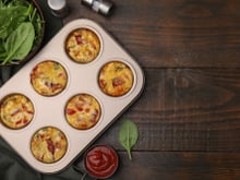 Voici 6 recettes simplissimes de plats à faire avec un moule à muffins