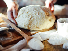 Cyril Lignac partage ses astuces et sa recette pour une brioche ultra moelleuse !