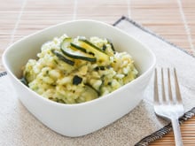 “Je l’ai faite plusieurs fois et c’est un vrai régal !” : cette recette de risotto aux courgettes notée 4.8/5  est la meilleure selon les lecteurs de 750g !