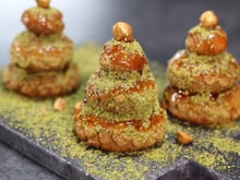 Mini-sapins, choux caramel et pistache
